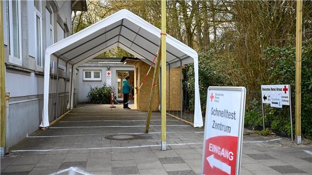 Werden die Testzentren wieder voller? Ab Donnerstag könnte es für Ungeimpfte eine Testpflicht geben, wenn sie verschiedene Innenräume im öffentlichen Raum besuchen wollen.