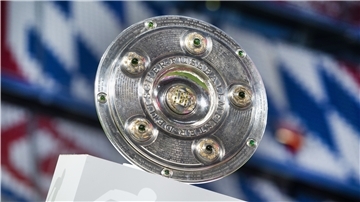 Werden wieder die Bayern aus München deutscher Meister? Das neue Rennen wurde gestern Abend in Mönchengladbach eröffnet.