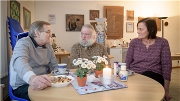 Werner Zwetsch, Michael Hamann und Annegret Mehrtens (v.l.) bieten Hilfe für Alkoholgefärhdete Mitmenschen an.