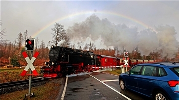 Wetterbedingt endet die beliebte Brockenbahn der Harzer Schmalspurbahnen für zwei Tage im Bahnhof Schierke. (Archivbild) 