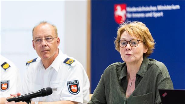Jugendfeuerwehren wachsen – Warnruf aus der Fläche Wie gut ist Niedersachsen vorbereitet? Ministerin Daniela Behrens präsentiert Zahlen und Herausforderungen.