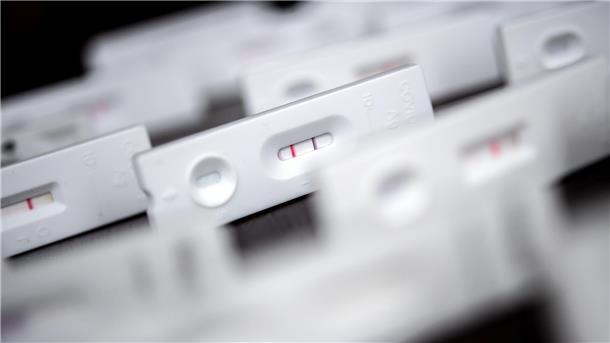 Corona-Infektionswelle trifft das Cuxland - das müssen Sie jetzt wissen Wie in den vergangenen Wochen zirkulieren vor allem Corona und Schnupfen-Viren. Schlagen Tests noch auf neue Mutationen an?