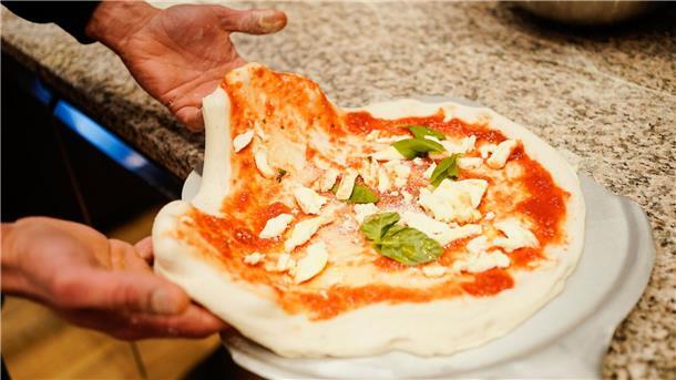 Wie man eine Pizza macht, hat Weltmeister Francesco Ialazzo schon als Achtjähriger gelernt.
