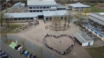 Wie muss Schule sich entwickeln, um auf die Herausforderungen der Gegenwart zu reagieren und Schülerinnen und Schüler stark für die Zukunft zu machen? Im „Blauen Salon“ soll darüber gesprochen werden.