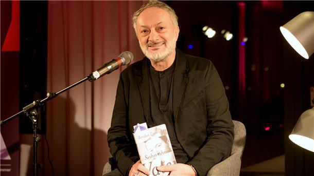 Feridun Zaimoglu stellt sein Buch „Sohn ohne Vater“ in Bremerhaven vor Wie soll das gehen, wirklich Abschied zu nehmen? Feridun Zaimoglu schreibt in seinem neuen Buch „Sohn ohne Vater“ über den Verlust eines geliebten Menschen.