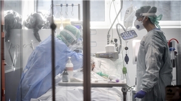Wie viele Corona-Patienten müssen im Krankenhaus behandelt werden, wie viele belegen die Intensivbetten? Die Krankenhausbelegung soll den Inzidenzwert als Maßstab für die Pandemielage ablösen. Im Senat gelang aber noch keine Verständigung.