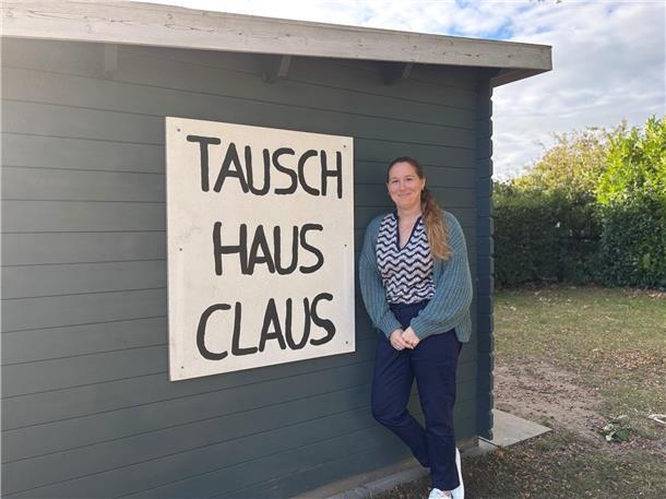 Wiebke Scheidl freut sich, dass das Tarmstedter Tauschaus wieder seinen Betrieb aufnehmen kann. Unterstützt wird sie künftig von einem kleinen Team.