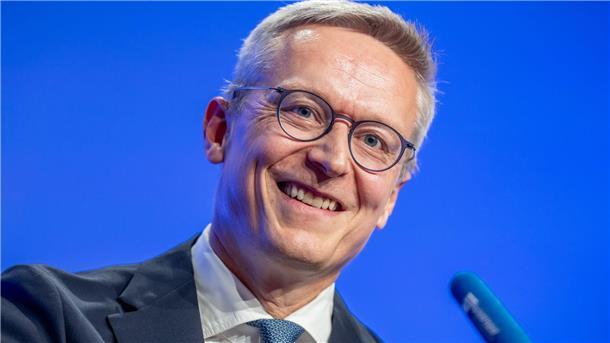 Minister: Ausweis fürs Smartphone kommt in anderthalb Jahren Wildberger: „Ich bin sehr ermutigt durch das, was ich von den Teams gesehen habe, die die digitale Brieftasche entwickeln“. (Archivbild)
