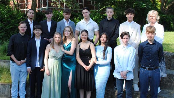 Wilhelm-Raabe-Schule, Klasse 10b: Obere: Mohmmd Omar Cheikh Khamis, Jannik Bruns...