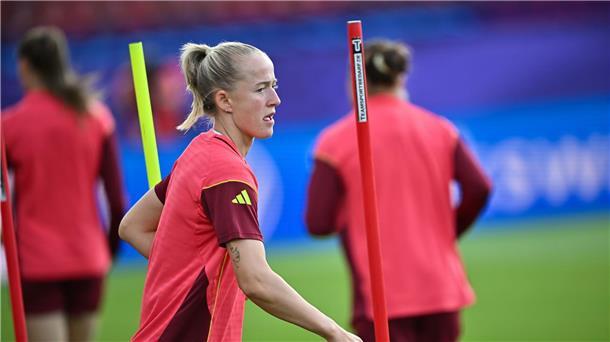 Schüller will keine Popp sein: DFB-Torjägerin gefordert Will auch ohne Kapitänsbinde vorangehen: Stürmerin Lea Schüller.