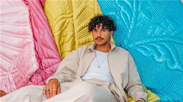 Sind das die Newcomer für 2024? Will türkische Musik weltweit bekannter machen: Emir Taha.