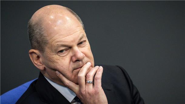 Verbände rufen Bundesregierung zu Klima-Kurskorrektur auf „Wir fordern Bundeskanzler Olaf Scholz auf, sein Kabinett endlich auf Klimakurs zu bringen und das Erreichen der Klimaziele bis 2030 sicherzustellen“, erklärte die Geschäftsleiterin Politik des Dachverbands Klima-Allianz Deutschland, Stefanie Langkamp.