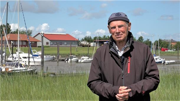 „Wir haben alle gemeinsam erreicht, dass hier im Fedderwardersieler Hafen gebaggert wird“, sagt der Burhaver Gerhard Bruns.