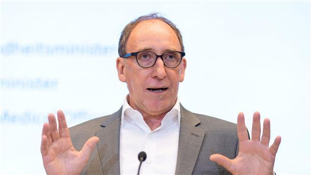 „Wir haben Impfungen, wir haben Medikamente, wir beobachten die Varianten“: Johannes Rauch.