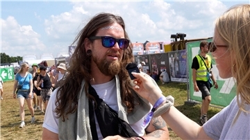 Wir haben uns auf dem Deichbrand 2025 umgehört: Was sagen die Festivalfans zum Line-Up?