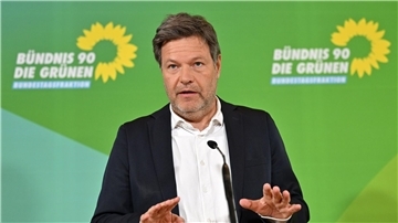 „Wir können die Dinge ruhig und quasi ganz normal bereden, aber wir kriegen sie halt nicht über die politische Ziellinie gebracht“, sagt Bundeswirtschaftsminister Robert Habeck (Grüne) über die Zusammenarbeit im Kabinett.