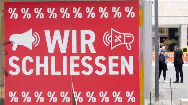 „Wir schließen“: Auch Deutschland nahm die Zahl der Unternehmensinsolvenzen zu.