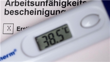 „Wir sollten die Regelung nicht nur fortsetzen, sondern auch jenseits von Atemwegserkrankungen auf weitere akute Beschwerden ausweiten“, sagt der gesundheitspolitische Sprecher der Grünen-Bundestagsfraktion, Janosch Dahmen.