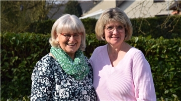 „Wir wollen die Senioren bei Laune halten, damit sie noch lange flott sind“: Erika Wanger (links) und Anke Hartmann leiten den Selsinger Seniorentreff.