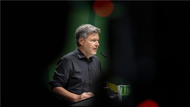 Wirtschaftsminister Robert Habeck spricht auf dem Länderrat der Grünen im hessischen Bad Vilbel.