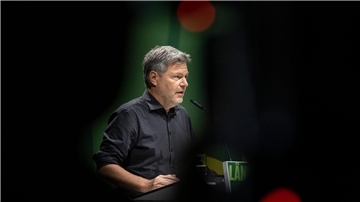Wirtschaftsminister Robert Habeck spricht auf dem Länderrat der Grünen im hessischen Bad Vilbel.