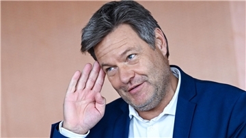 Wirtschaftsminister Robert Habeck will die Energiepreisbremsen noch etwas verlängern.