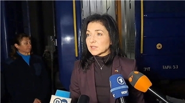 Kiew: Ministerin Reiche muss bei Luftangriffen in den Bunker Wirtschaftsministerin Reiche musste in der Nacht wegen des Raketenalarms in Kiew in einen Schutzkeller.
