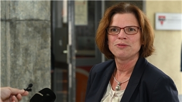 Wirtschaftssenatorin Kristina Vogt (Linke) setzt auf einen Käufer für die Lloyd Werft, der in der Region verwurzelt ist und den Betrieb und die Arbeitsplätze sichern will.