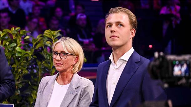 Bayern besiegt Real - Beckenbauer-Sohn Joel mit „Gänsehaut“ Witwe Heidi Beckenbauer und Sohn Joel sorgten für einen emotionalen Moment in der Halle.
