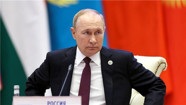 Putin hält Rede bei Soldaten - und wirft Westen Lügen vor Wladimir Putin dankte bei der Neujahrsansprache den Militärs für ihren Einsatz im Kriegsgebiet.
