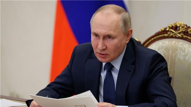 Wladimir Putin nimmt per Video an einem Treffen mit Vertretern eines von ihm selbst eingesetzten Menschenrechtsrats teil.