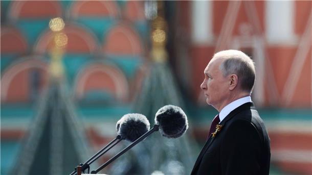 Putin gibt sich als Opfer des eigenen Kriegs Wladimir Putin stellt Russland als angebliches Opfer dar.