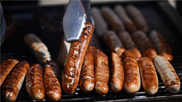 Boxkampf soll Streit um älteste Bratwurst klären Woher kommt die älteste Bratwurst? Über die Frage wird seit vielen Jahren gestritten. (Archivbild)