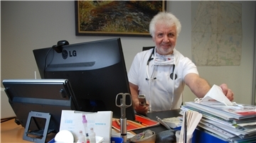 Wolfang Sander liebt seinen Beruf. Seit 20 Jahren praktiziert er in Neuenwalde. Und das will er – entgegen manch anderslautender Gerüchte – auch noch so lange tun, wie es seine Gesundheit zulässt.