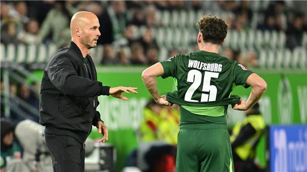 Wolfsburgs Trainer Paul Simonis konnte mit seinem Team erneut nicht daheim gewinnen.