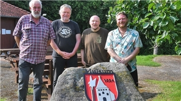 Wollen den Jugendlichen ein ansprechendes Programm bieten (von links): Mulsums Ortsvorsteher Udo Skeraitis, Mitorganisator Lüder Korff, Jugendpfleger Jörg Pfaffenroth und Waldritter Daniel Baum aus Hannover.