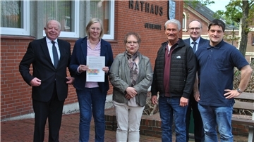 Wollen Stadland „enkeltauglich“ machen: (von links) Günther Busch, Elke Kuik-Janssen, Ilona Fritz, Hans Schwedt, Bürgermeister Harald Stindt und Jörn Haats.