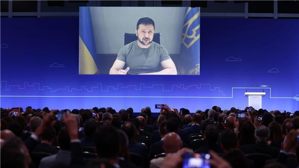 Wolodymyr Selenskyj ist der Ukraine Recovery Conference in London per Video zugeschaltet.