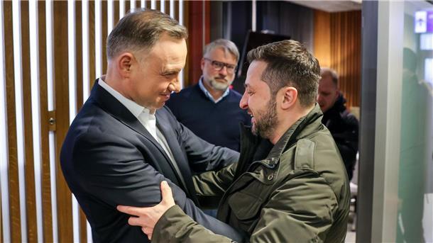 Krieg gegen die Ukraine: So ist die Lage Wolodymyr Selenskyj ist auf seiner Rückreise aus den USA mit Polens Staatspräsident Andrzej Duda zusammengetroffen.