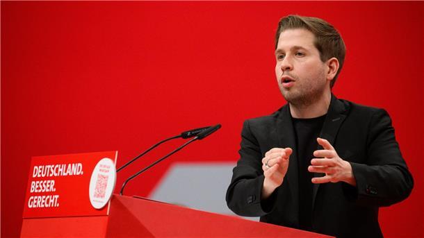 SPD stärkt Parteiführung trotz Krisenstimmung Wurde für zwei weitere Jahre als SPD-Generalsekretär wiedergewählt: Kevin Kühnert.