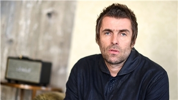 Wurde gemeinsam mit zwei weiteren Bandmitgliedern festgenommen und musste eine Nacht hinter Gittern verbringen: Liam Gallagher.