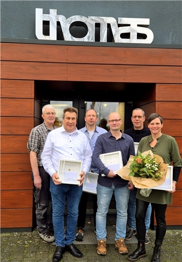 Wurden für ihre langjährige Firmenzugehörigkeit zur Thomas Holding geehrt: Barthold Fehlhauer (von links), Bernd Gerken, Michael Lausch, Mark Rotermund, Arie Brandwijk, Inka Harms