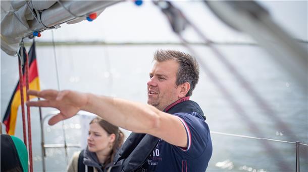 Segeltörn übers Wattenmeer mit Yachtbesitzer Andreas Wunderlich, der bereits einen alten Leuchtturm kaufte. 