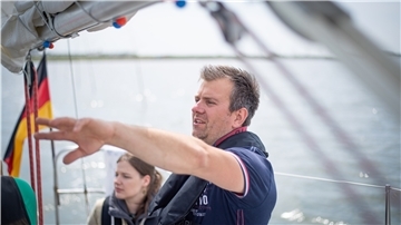 Segeltörn übers Wattenmeer mit Yachtbesitzer Andreas Wunderlich, der bereits einen alten Leuchtturm kaufte. 