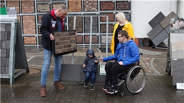 Yvonne und Marvin Holst stehen vor einer schwierigen Entscheidung: Wie soll die Fassade ihres Hauses aussehen?