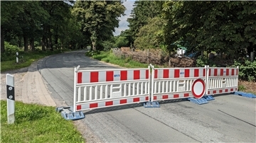 Straßensperrung in der Ortsmitte von Lehnstedt
