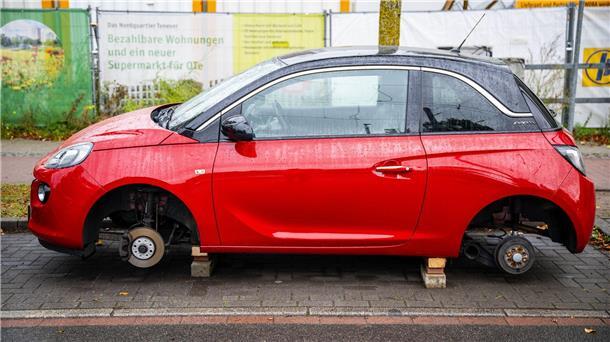 Zahlreiche Autofahrer und -fahrerinnen haben jüngst eine böse Überraschung erlebt: Am Fahrzeug waren Reifen zerstochen. 