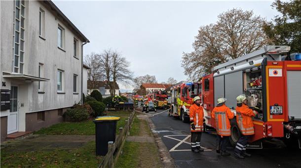 Feuer im Rotenburger Upaltenweg geht glimpflich aus Zahlreiche Feuerwehrleute waren im Rotenburger Upaltenweg im Einsatz.