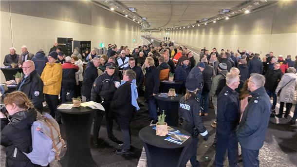 Bremerhavens Hafentunnel ist eröffnet - So lief die offizielle Freigabe Hafentunnel-Eröffnung