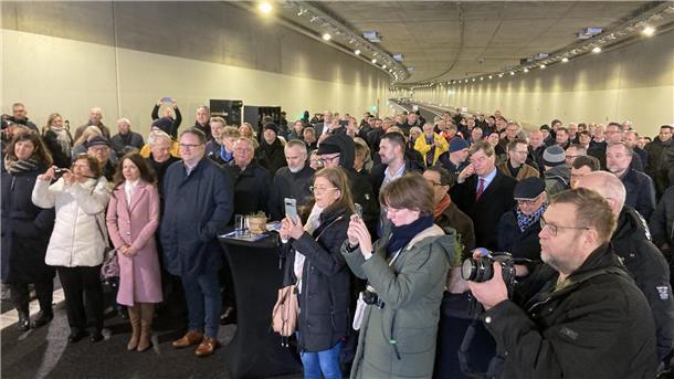 Bremerhavens Hafentunnel ist eröffnet - So lief die offizielle Freigabe Gäste bei der Hafentunnel-Eröffnung